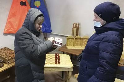 Шкатулки и столы от осужденных покупают на подарки жители Хабаровского края