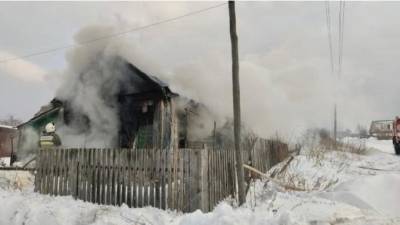 В Башкирии в страшном пожаре заживо сгорели мужчина и женщина - piter.tv - Башкирия