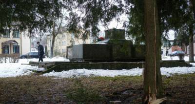Концы в воду: Екабпилс не достанет из Даугавы пушку с мемориала
