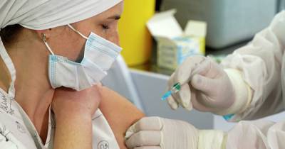 За сутки против COVID вакцинировано более 4,3 тысячи украинцев