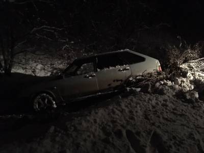 Мужчина умер, когда 16-летняя девушка на ВАЗе с пассажирами съехала в Воронежской области в кювет