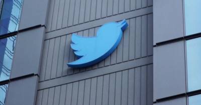 Роскомнадзор ограничивает скорость работы Twitter в РФ из-за "противоправного контента"
