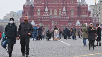 Собянин назвал сроки отмены масочного режима в Москве