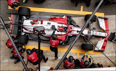 Гонщики Alfa Romeo разделят первый день тестов