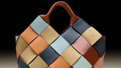 Loewe выпустили новую серию плетеных экологичных сумок