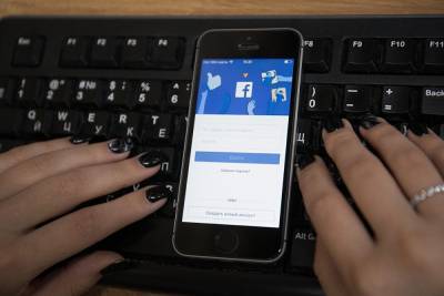 В Госдуме назвали Facebook следующим кандидатом на замедление траффика в России