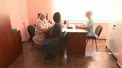 В Беларуси продолжается поэтапная вакцинация работников медучреждений