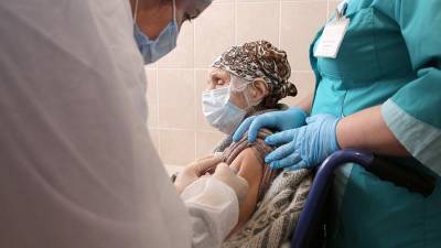 Вакцинация от COVID-19 началась в российских домах престарелых