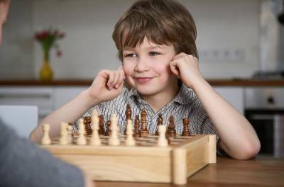 Взрослый россиянин грязно обматерил 8-летнего украинца, которому позорно проиграл в шахматы. ФОТО