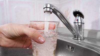 Ростовские власти потребовали пересчитать платежи за вонючую воду из крана