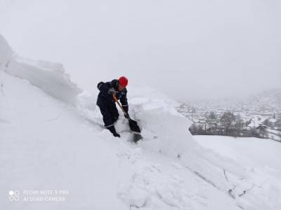 Южноуральские спасатели предотвратили сход снежной лавины на жилые дома