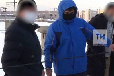 Разбойник с ножом ограбил офис микрофинансовой организации в Казани