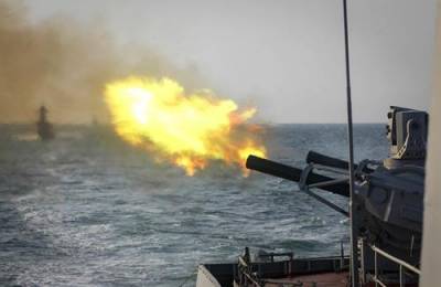 Боевые корабли ТФ провели артиллерийские и ракетные стрельбы в открытом море
