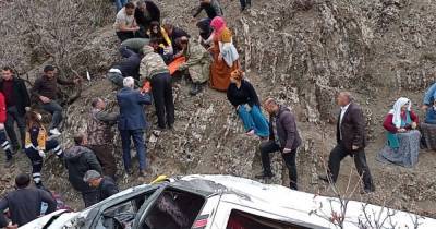 В Турции со скалы сорвался школьный автобус: погибло два брата