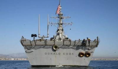 Российские военные выгнали из Черного моря американский эсминец