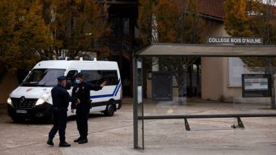 Жестокое убийство учителя во Франции произошло из-за лжи школьницы