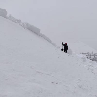 В Усть-Катаве спасатели предотвратили сход снежной лавины на жилые дома