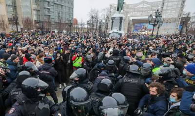 Начальник московской полиции назвал оправданным применение физической силы против участников протеста