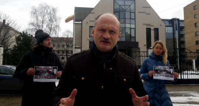 Грейчус не шпион: в Риге прошел пикет в защиту координатора "Бессмертного полка" в Литве