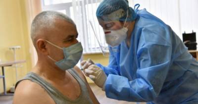 Вакцинация от COVID-19: на прививку записались уже 200 тысяч украинцев