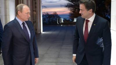 Путин обсудил с премьер-министром Люксембурга возможные поставки "Спутник V"