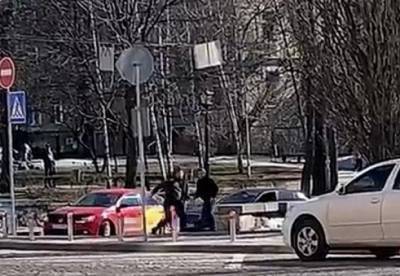 В Киеве конфликт двух водителей перерос в поножовщину (фото)