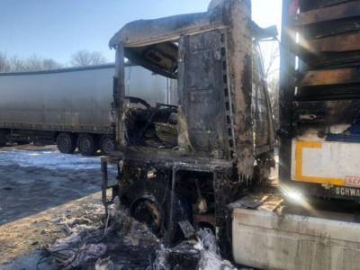 На Харьковщине на границе с Россией загорелся грузовик