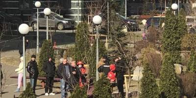 В Киеве 14-летняя девочка выпала с 18 этажа в Святошинском районе и женщина - в Днепровском, обе разбились, фото - ТЕЛЕГРАФ