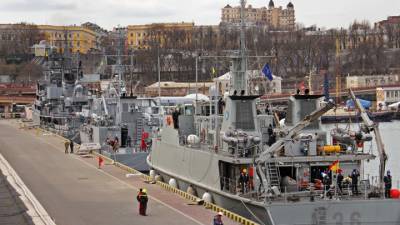 Минные тральщики НАТО вошли в порт Одессы