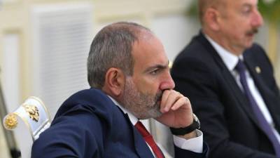 Пашинян провел совещание с командованием ВС Армении