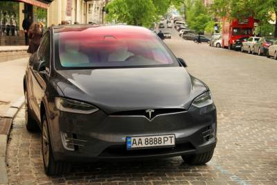 За какие автомобили нужно платить налог в Украине: подробности