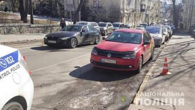 Из-за конфликта на дороге: в Киеве задержали водителя, который ударил мужчину ножом – фото