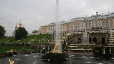 Петербург выделит 30 млн рублей на содержание фонтанов в Петергофе