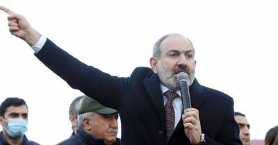 Армения: выступивший против Пашиняна глава генштаба уходит и подает в суд