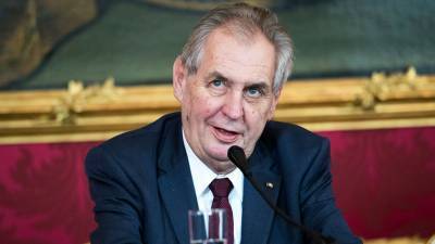 Президент Чехии обвинил главу минздрава в напрасной гибели населения от COVID-19