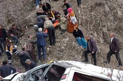 Ужасное ДТП в Турции: автобус с детьми сорвался со скалы, есть погибшие