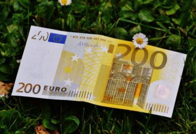 Евро под ударом: Экономист Делягин объяснил россиянам, когда лучше «сбрасывать» валюту ЕС