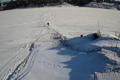 Жители Тутаева ходят по льду, невзирая на запрет