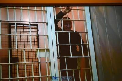 Астраханского телеведущего отпустили под домашний арест: репортаж из зала суда