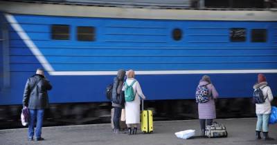 "Укрзализныця" внесла изменения в график курсирования пригородных поездов в "красных" областях: перечень