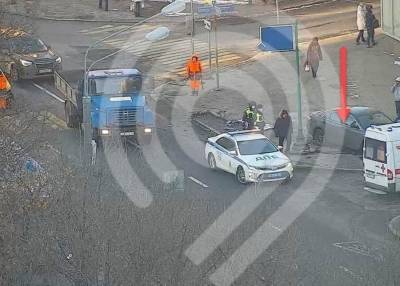 На Люсиновской улице столкнулись два автомобиля