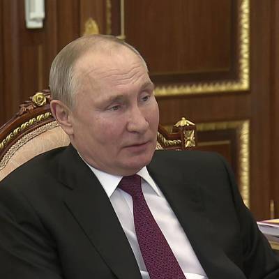 Владимир Путин проводит совещание с членами правительства