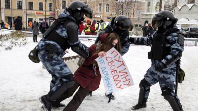 Глава полиции Москвы назвал обоснованным применение силы на акциях протеста