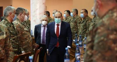 "Ваши заслуги не забыты": Пашинян попросил генералов остаться на службе