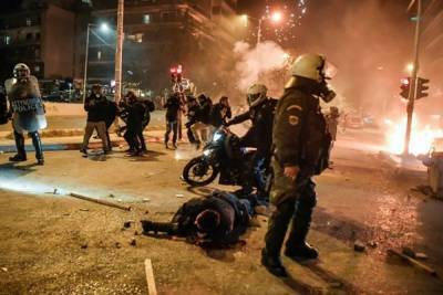 В Афинах протесты против произвола полиции переросли в жесткие столкновения: видео