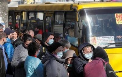 Власти Житомира отказались останавливать общественный транспорт