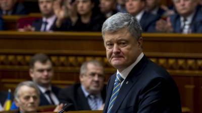 Вакцинация украинских депутатов от партии Порошенко приобрела политический подтекст