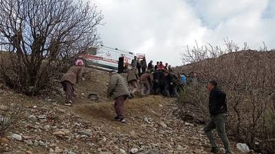В Турции автобус сорвался с 300-метровой скалы: погибли дети
