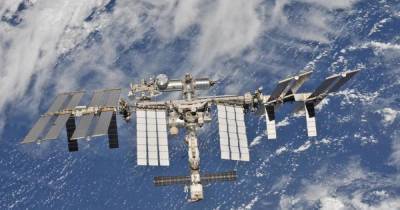 Экипаж МКС заделал вторую трещину в российском модуле