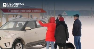 Жители поселка «Сосновый бор» под Казанью оказались в снежном плену из-за занесенных дорог — видео